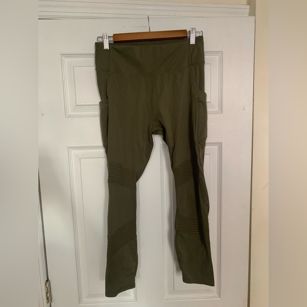 Fabletics olive cropped leggings with mesh -  L